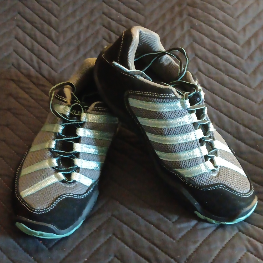 Reposhed kuru tennis shoes great for hiking  walking